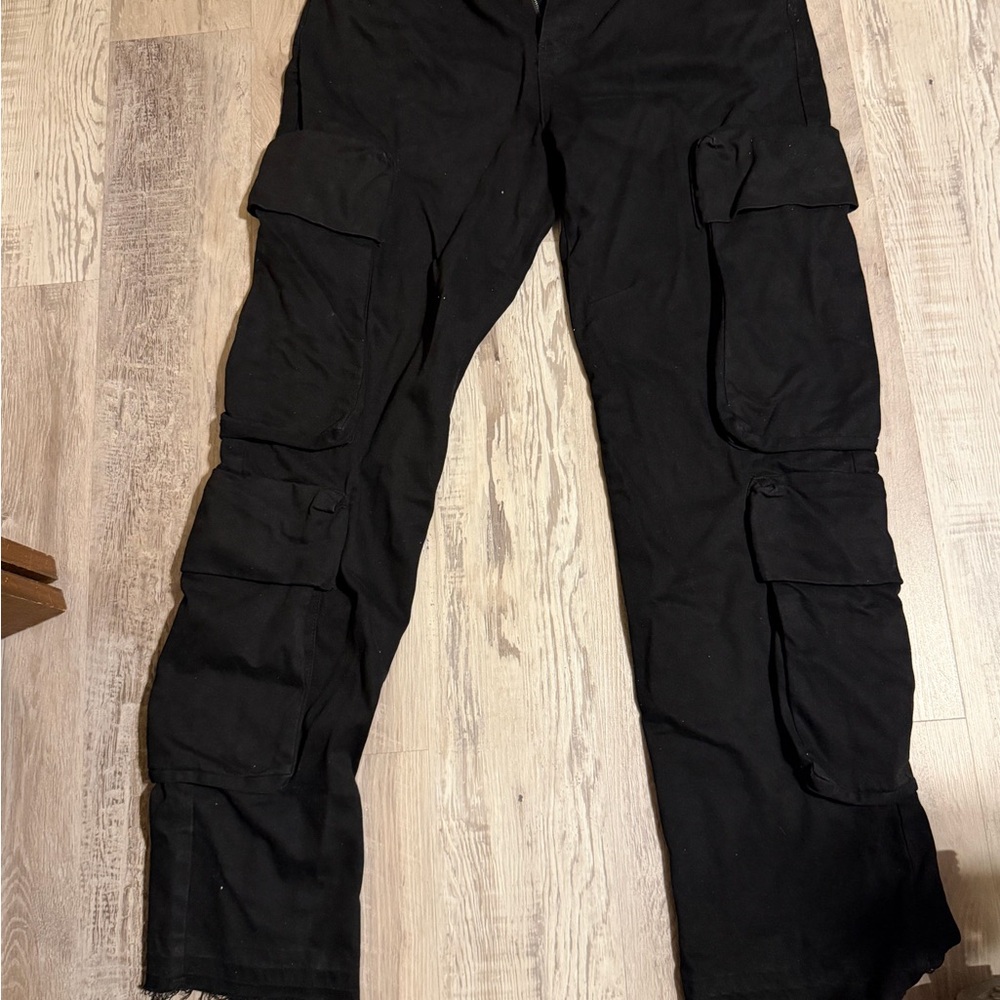 Men's Black Cargo Pants with Multi-Pocket Utility Design